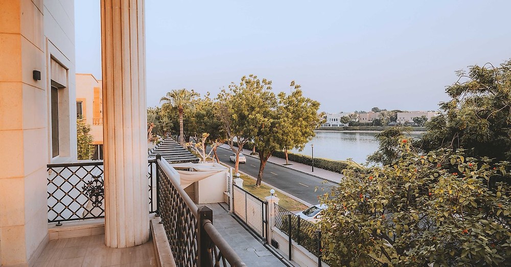 The Rise of High-Tech Sustainable Luxury Villas in Dubai - Dubai real estate blog