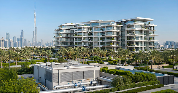 District Cooling vs Chiller-Free in Dubai: How They Affect Your Rental Costs